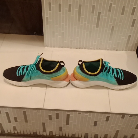 Shoes - Picture 4 of 4